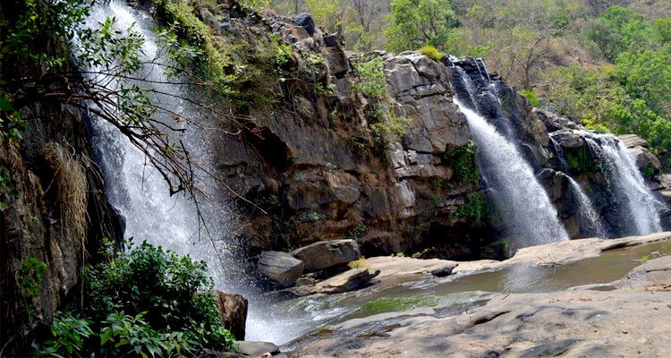 thoovanam waterfalls marayoor